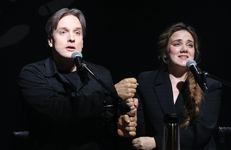 Сцена из спекстакля «Пыль да небыль».