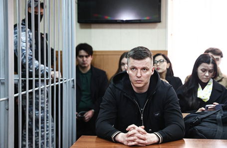 Артем Чекалин в Гагаринском суде во время оглашения приговора по делу об афере с марафонами.