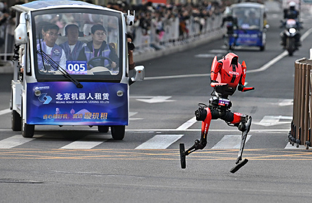 Робот «Молния».