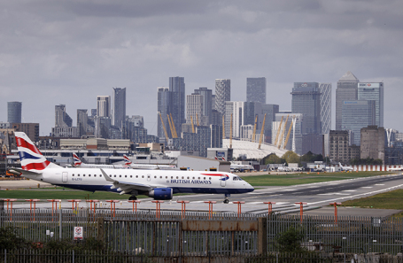 Самолет British Airways в аэропорту Лондон-Сити.