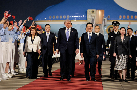 Дональд Трамп прибыл в Китай.