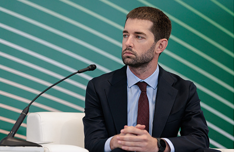 Денис Солянников.
