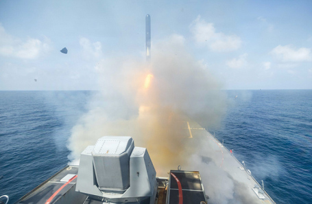 Запуск ракеты с эсминца ВМС США во время операции против Ирана. Архивное фото.