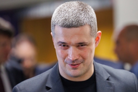 Брюссель. Министр обороны Украины Михаил Федоров перед началом встречи с главой дипломатии ЕС Каей Каллас.  