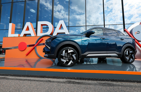 Российский кроссовер Lada Azimut на XXIX Петербургском международном экономическом форуме на территории конгрессно-выставочного центра «Экспофорум». 