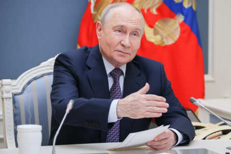 Президент РФ Владимир Путин во время встречи с участниками XXI форума-съезда общероссийской общественной организации «Деловая Россия».