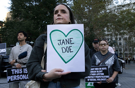 Акция #IAmJaneDoe в поддержку пострадавших от насилия студенток. Нью-Йорк.