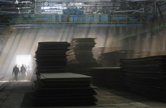 рабочий против завода