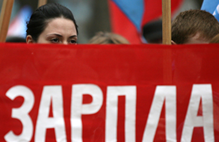 Российские компании стали опять зажимать зарплату