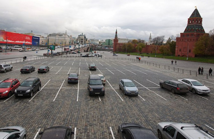 Работа в центре москвы. Машины в центре Москвы. Хаотичная парковка в центре Москвы. Парковка в центре Москвы зима.