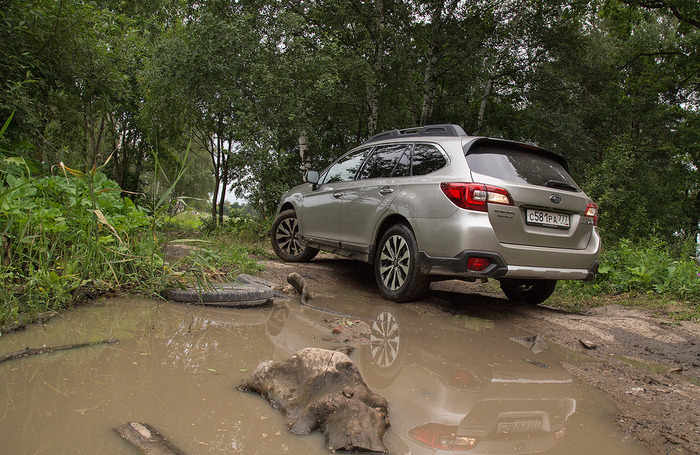 В сторону! Subaru Outback едет!