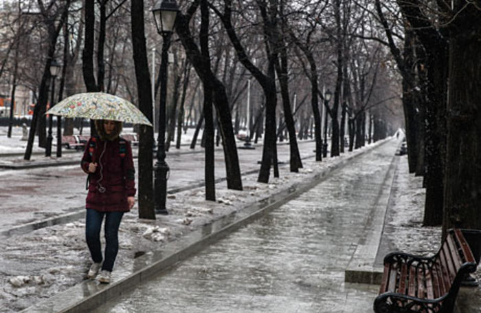 Москвичам пообещали мокрый снег и высокое атмосферное давление