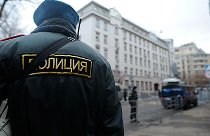 «Если вас убьют, обязательно выедем». Девушка погибла после звонка в полицию