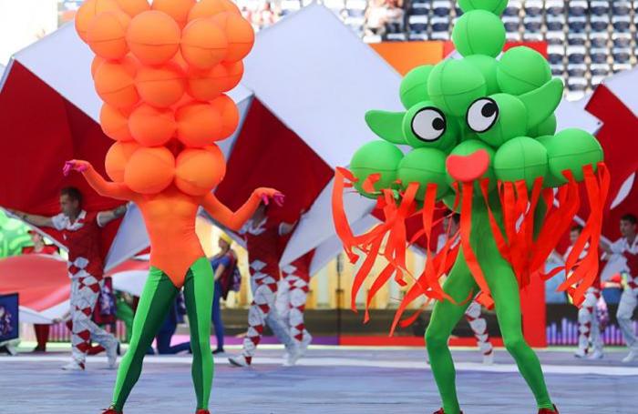 Футбол и шоу