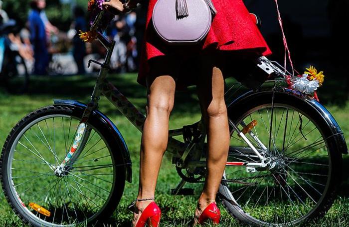 Леди на велосипеде