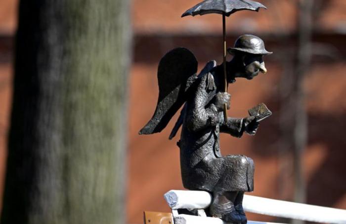 Ангел, сантехник и младенец в капусте