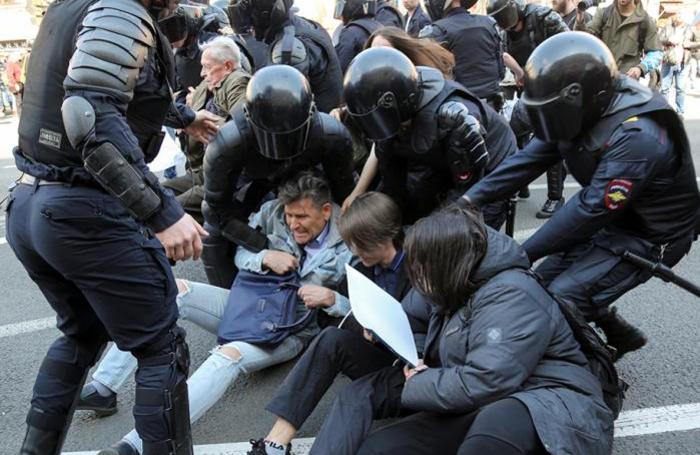 Май, труд, но не мир