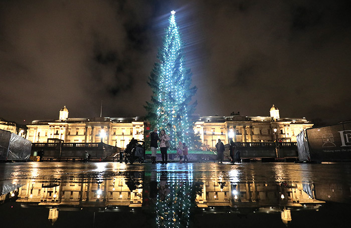 Лондонцы сочли свою новогоднюю елку на Трафальгарской площади «худой и  некрасивой»