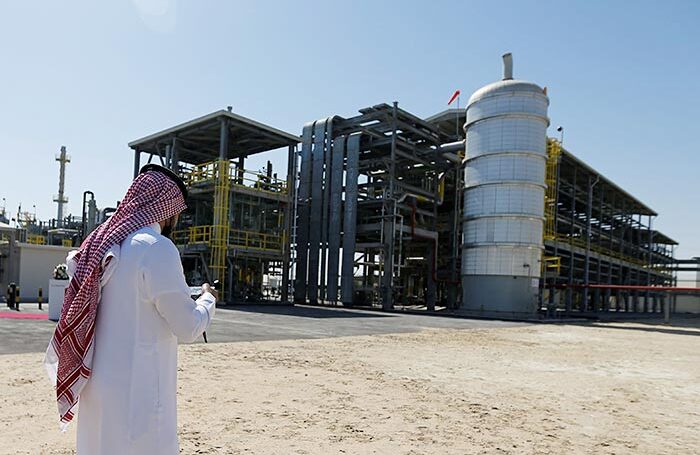 Саудовская аравия уголь. Саудовская Аравия Китай нефть. НПЗ Саудовской Аравии. Химический завод Саудовской Аравии. Нефть юань.