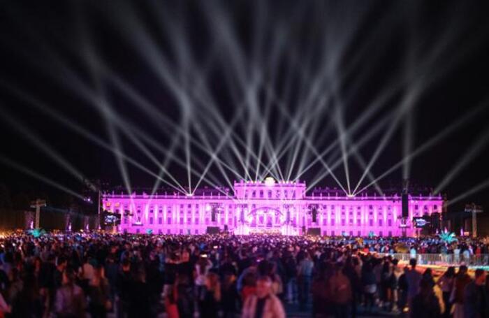 Ежегодный летний концерт Венского филармонического оркестра в парке дворца Шенбрунн в Вене.