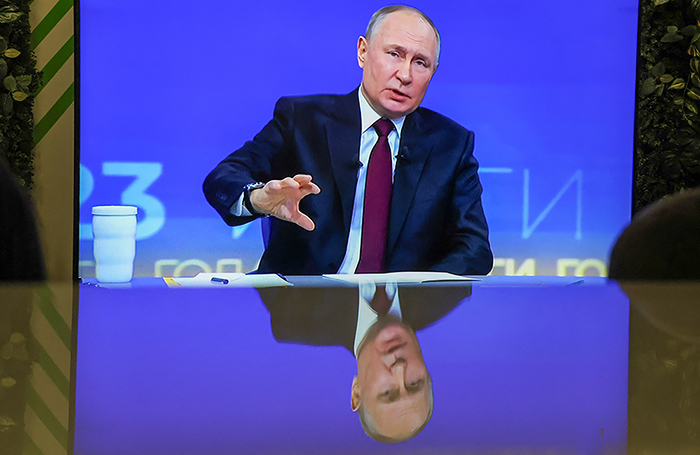 Цифровая копия Владимира Путина задала ему вопрос о двойниках и опасности ИИ