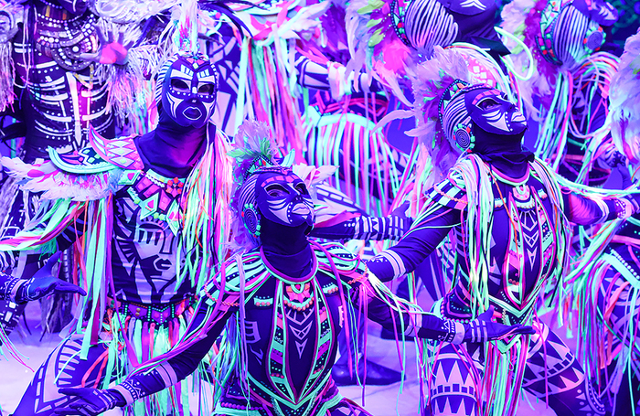 Артисты во время циркового шоу «Песчаная сказка» в Симферопольском государственном цирке имени Б. Тезикова