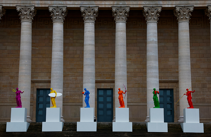 Выставка французского художника Лорана Пербо «La Beaute et le Geste» представлена в преддверии Олимпийских игр 2024 года в Бурбонском дворце Парижа.