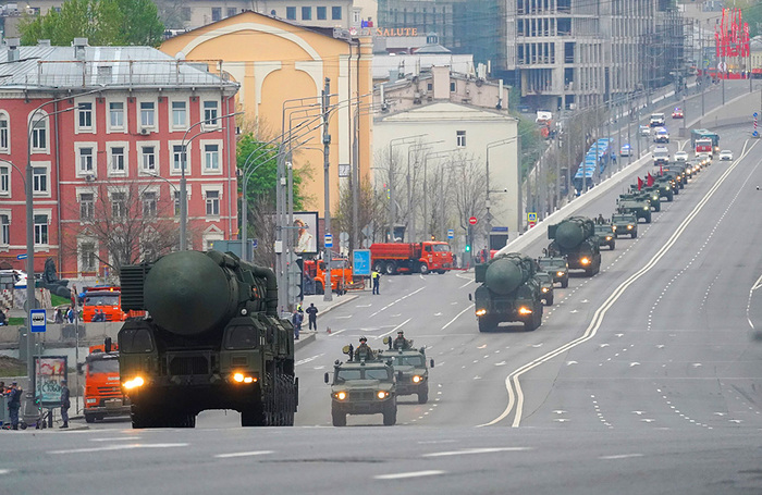 Военная техника на Садовом кольце перед репетицией парада Победы.