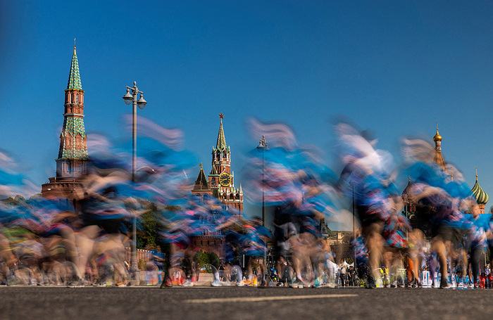 Участники полумарафона «ЗаБег.РФ».