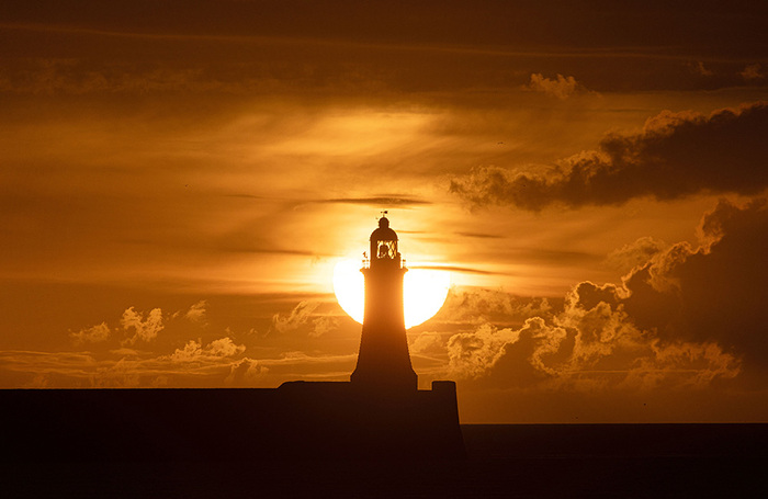 Восход в Тайнмуте. Восточное побережье Великобритании.