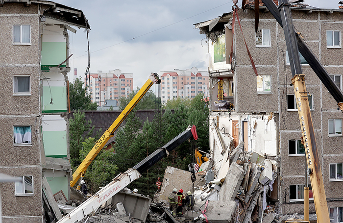 Последствия частичного обрушения жилого дома в результате взрыва газа в Нижнем Тагиле.