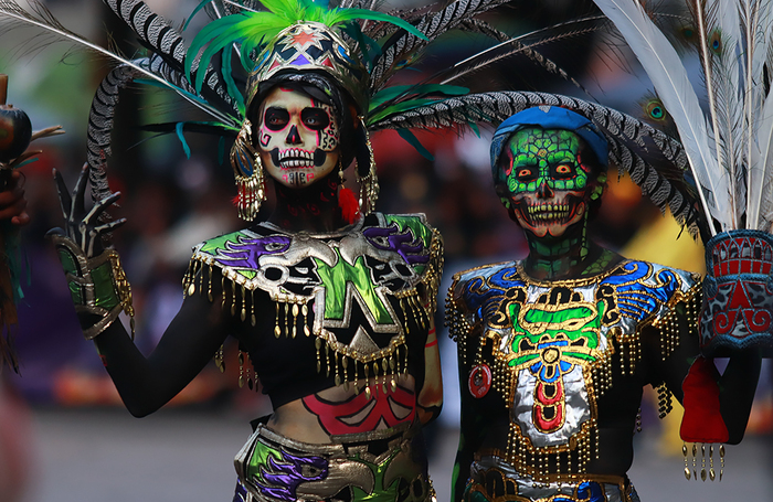 Ежегодный парад Катрин в преддверии Дня мертвых в Мехико, Мексика.