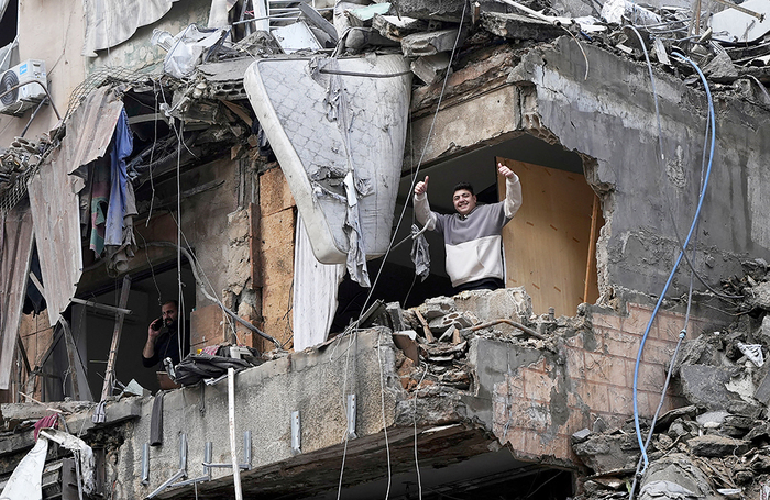 Поврежденное здание в южном пригороде Бейрута, Ливан. Вступило в силу соглашение о прекращении огня между Израилем и «Хезболлой».