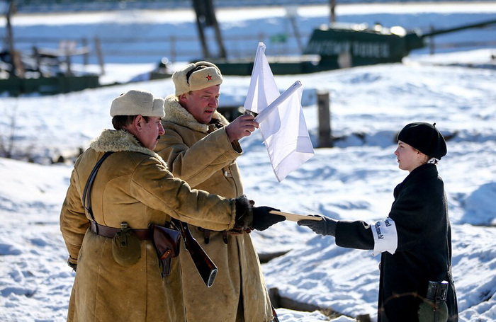Военно-историческая реконструкция на праздновании Дня защитника Отечества на территории Музейно-храмового комплекса Вооруженных сил России в Кубинке, Московская область.