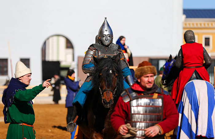 Участники «Рыцарского турнира в Новгороде» в кинопарке «Москино».