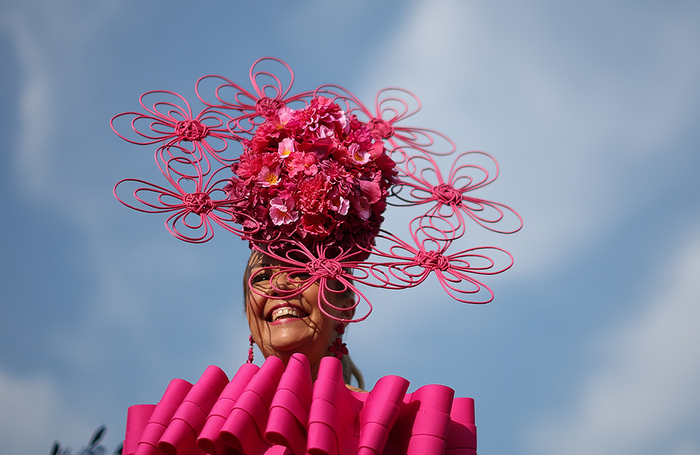 Дамский день на скачках Randox Grand National 2025 в Ливерпуле, Великобритания.