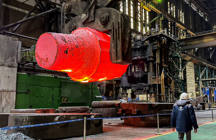 Во время изготовление корпуса реактора шестого энергоблока АЭС «Пакш-2» на заводе «АЭМ-Спецсталь» в Санкт-Петербурге.