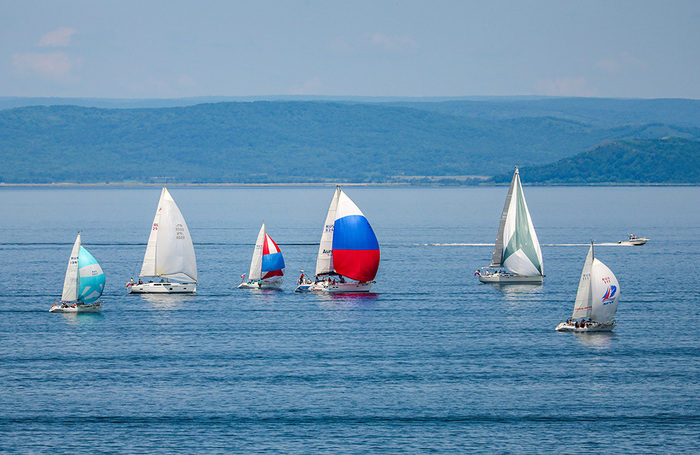 Регата «Паруса России» на праздновании Дня России во Владивостоке. 