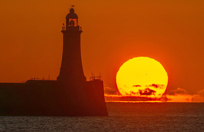 Рассвет в британском Тайнмуте.