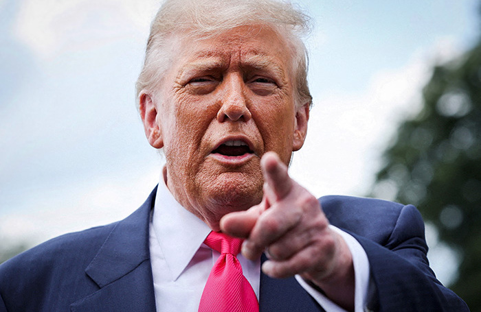 https://cdn.bfm.ru/news/photopreviewextralarge/2025/07/20/3_usa-trump-epstein-letter.jpg