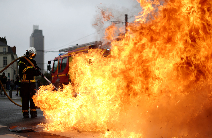 Во время протеста «Bloquons Tout» («Давайте всё заблокируем») в Нанте, призывающего к общенациональным беспорядкам в течение всего дня во Франции.