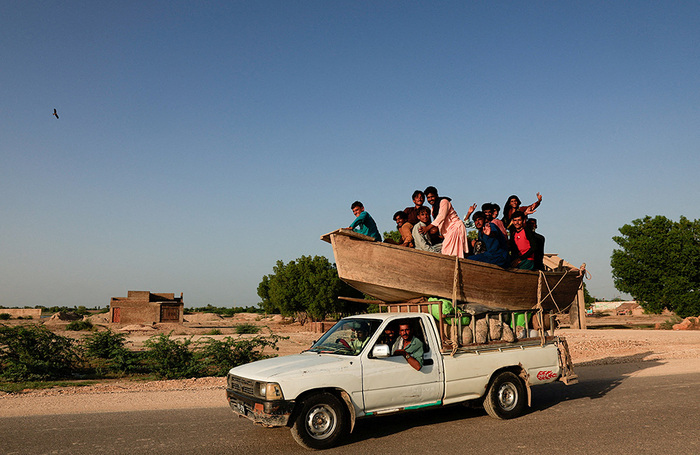 Эвакуировавшиеся из-за муссонных дождей, жители затопленных районов Пакистана возвращаются домой. 