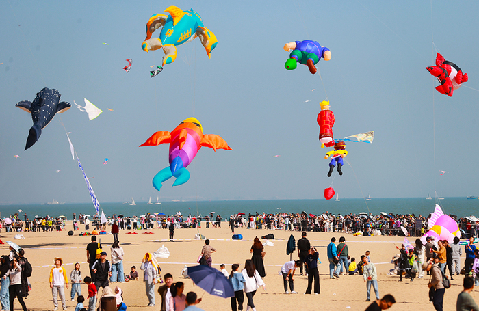 Фестиваль воздушных змеев Cross-Strait Kite Festival 2025 в китайском Сямыне