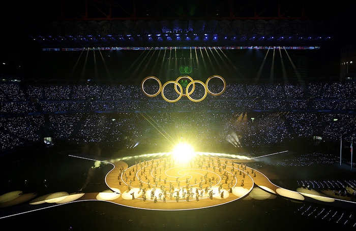 Торжественная церемония открытия XXV зимних Олимпийских игр. Стадион «Сан-Сиро», Милан.