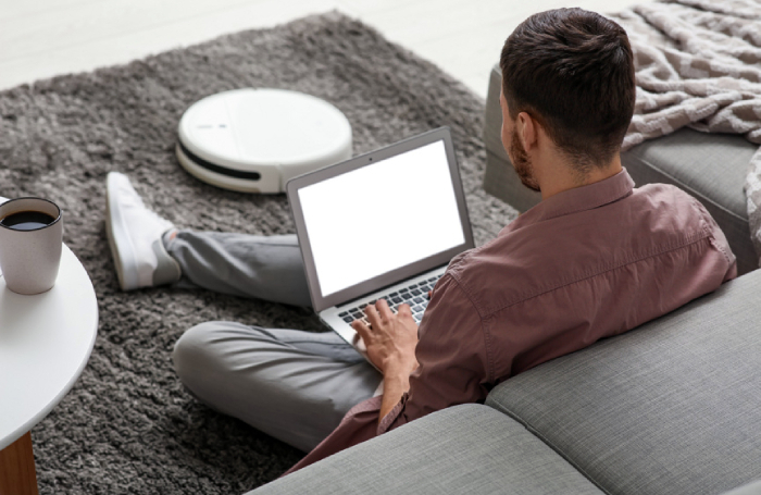 Испанец случайно взломал тысячи умных пылесосов