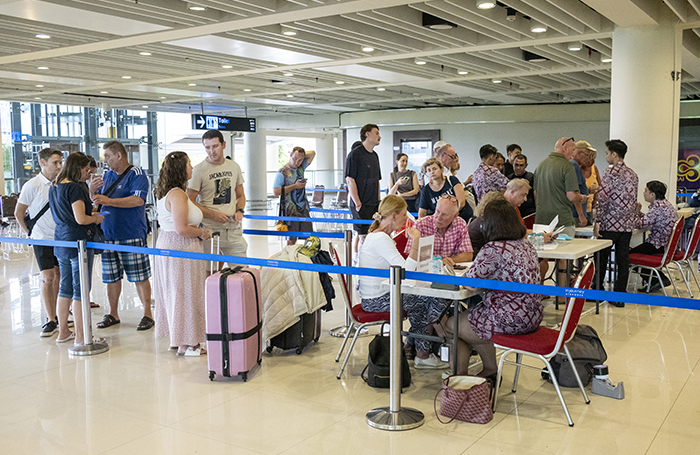 «Нас обнадеживают, что воздушное пространство откроют 3 марта, мы хотим домой»: 6-8 тысяч россиян застряли в третьих странах