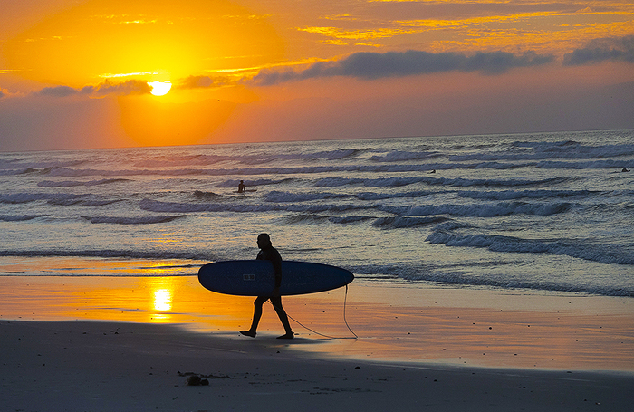 Рассвет на побережье Атлантического океана в Кейптауне.