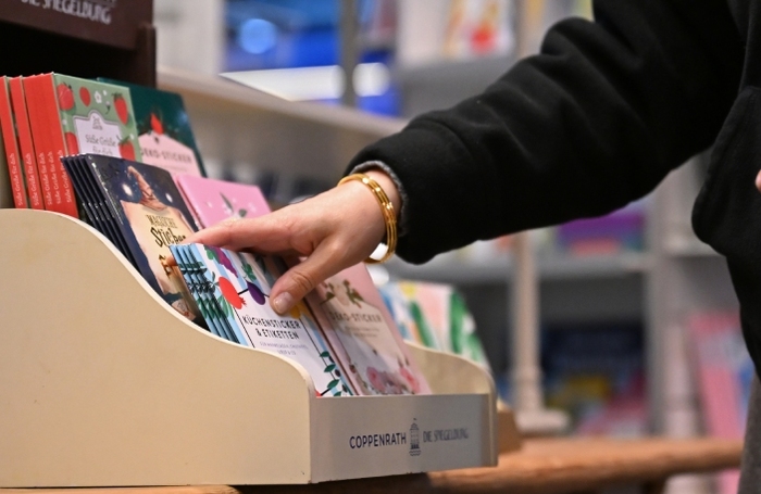 Некоторые книги Ремарка и Стейнбека стали обязательными к маркировке