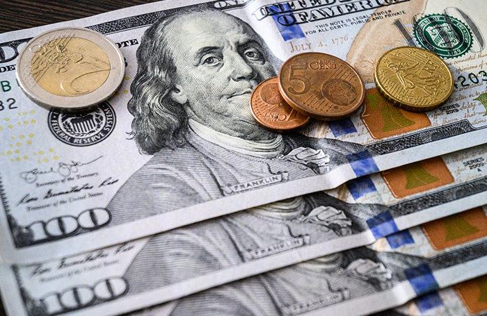 Россияне рекордными за три года темпами закрывают валютные вклады