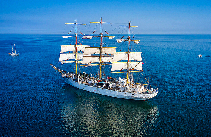 Польский учебный парусник «Дар молодежи» отправился из Гдыни в США для участия в праздновании Дня независимости/